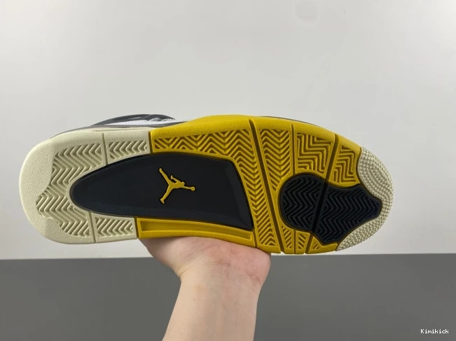 WNNS Jordan DailyWear Vivid Air AQ9129- Sulfur 4 622 0604